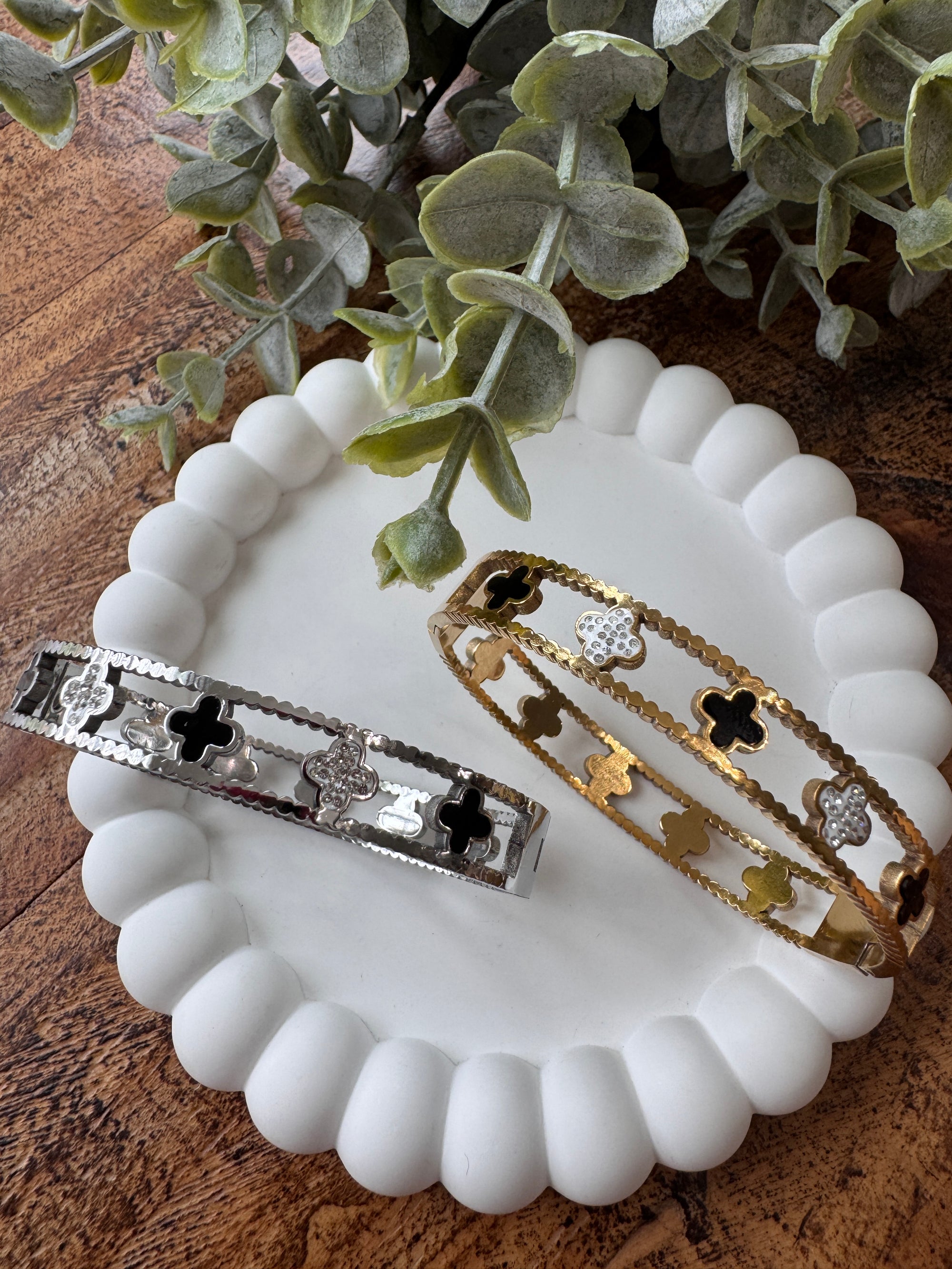 Stainless Steel Quatrefoil Hinged Bangle Bracelet