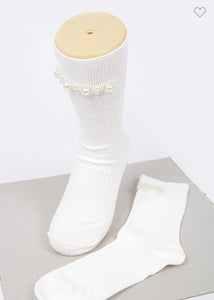 Socks with pearl