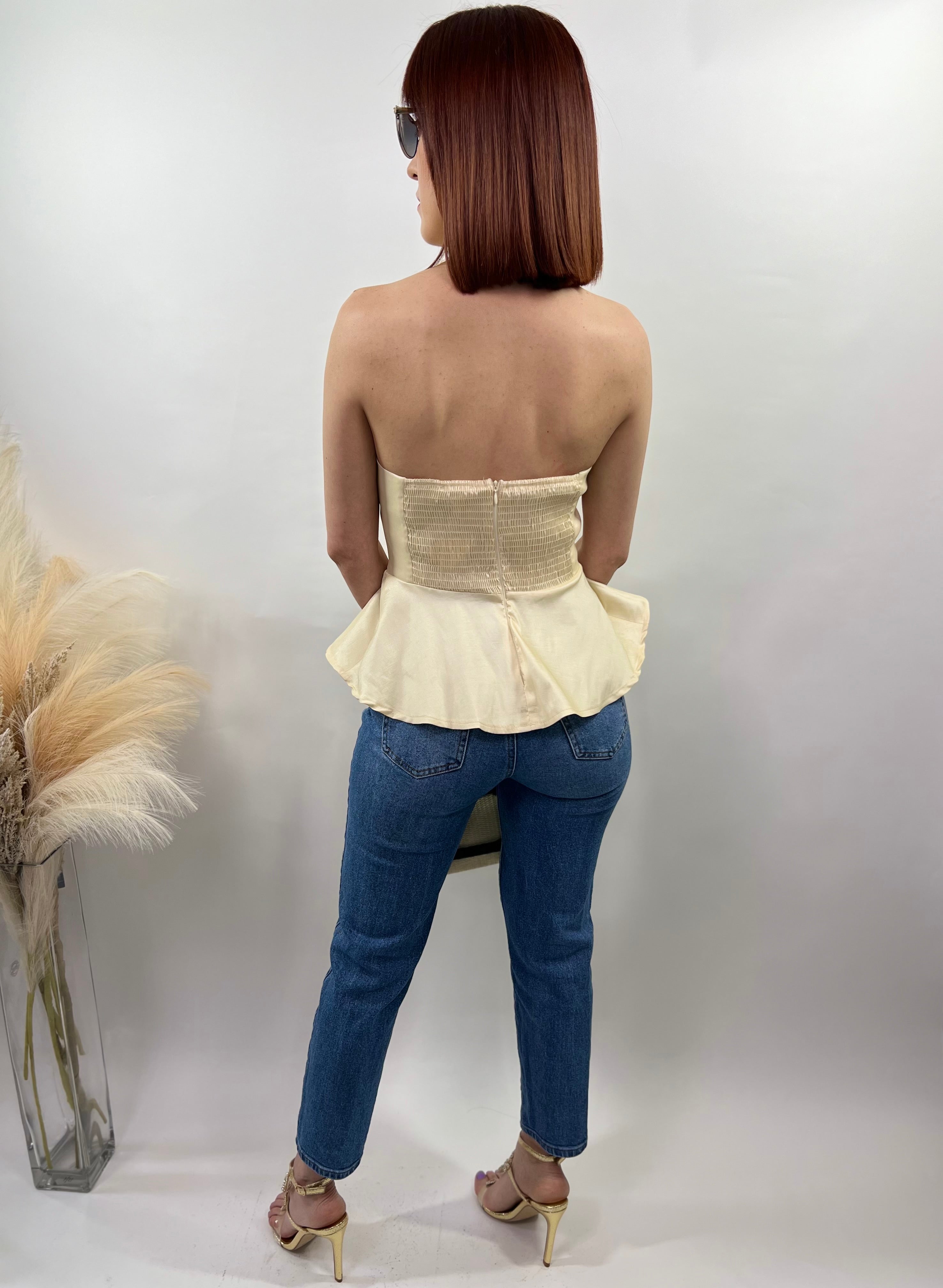 Slvless open back front ribbon halter top