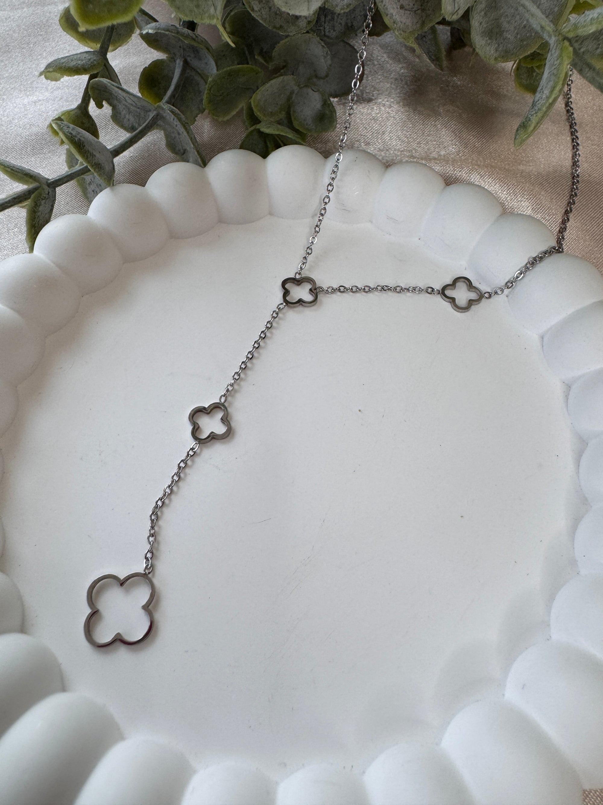 Stainless Steel Cuatrefoil Pointed Necklace