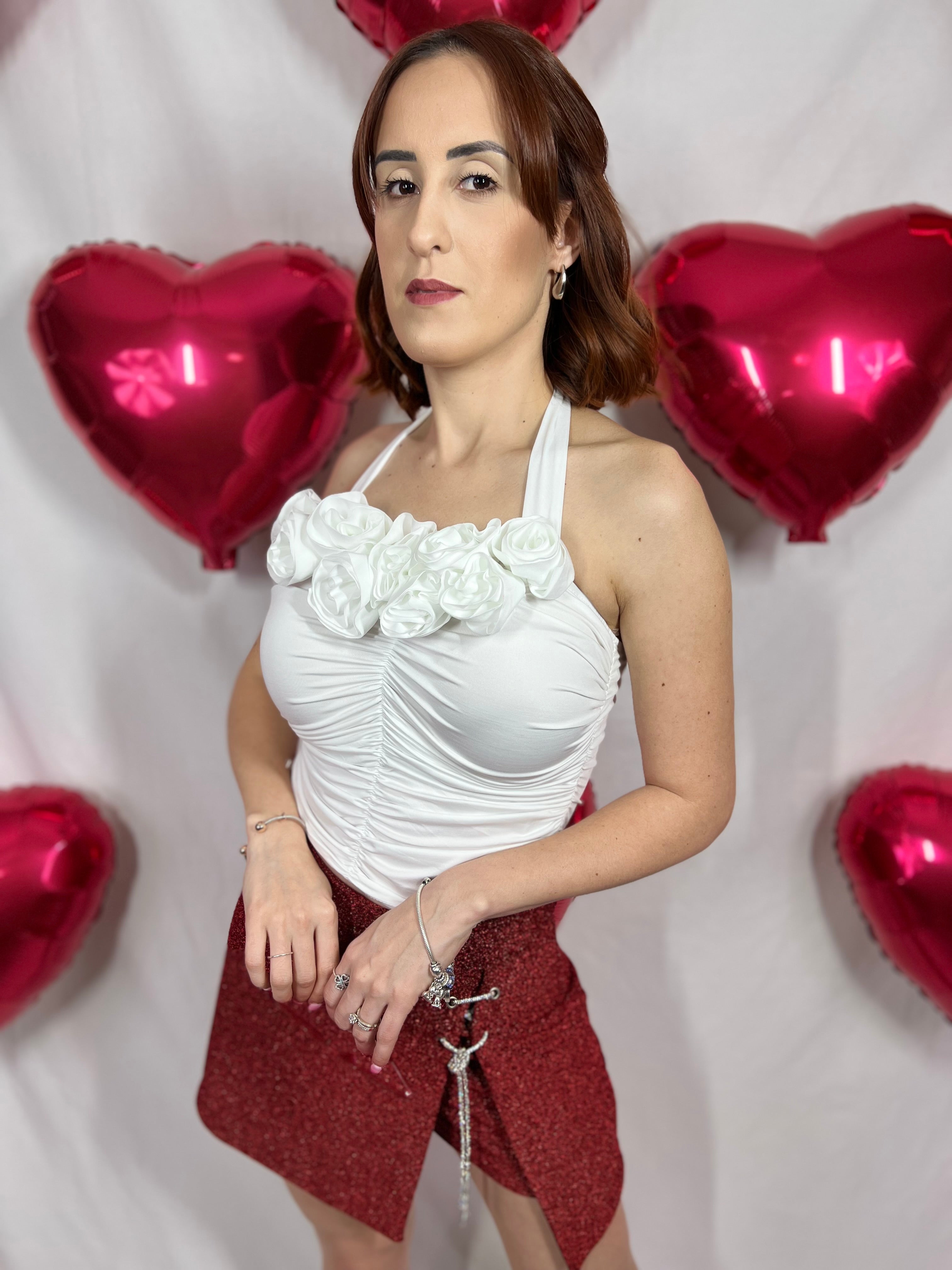 Slvless floral detail halter top