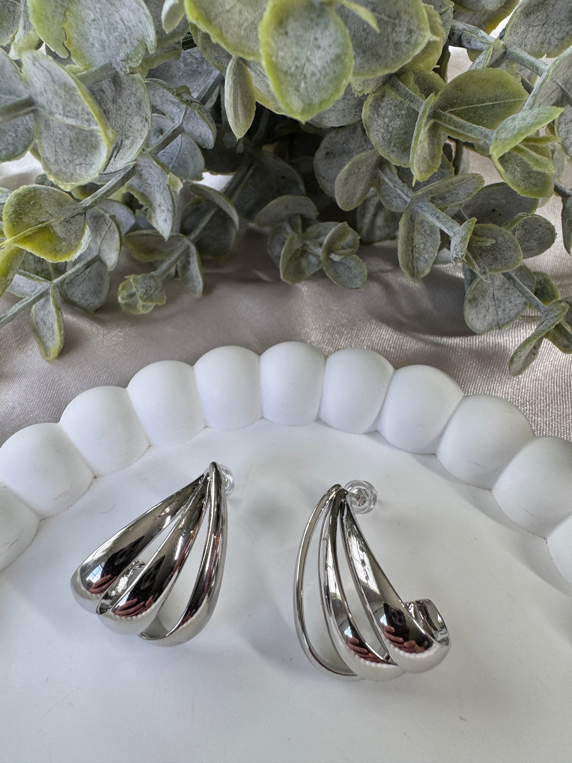 Gold Dipped Sculped Teardrop Hoop Earring