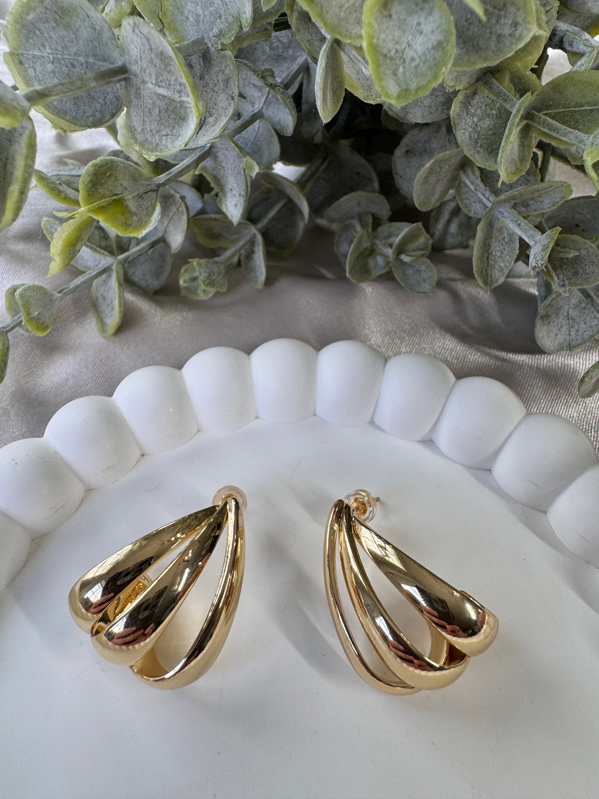 Gold Dipped Sculped Teardrop Hoop Earring