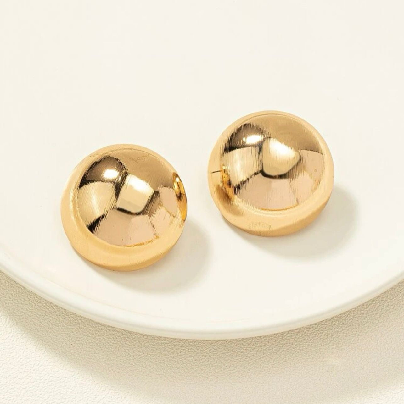 Simple option earrings